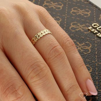 Złoty pierścionek 'Grawerowana obrączka' PI 5876. Złoty pierścionek damski. Złoty pierścionek grawerowany. Złoty pierścionek obr (1).jpg